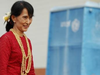 Sứ mạng nhiều bất trắc của dân biểu đắc cử Aung San Suu Kyi