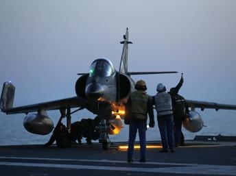 Mỹ nhường vai trò hàng đầu tại Libya cho NATO