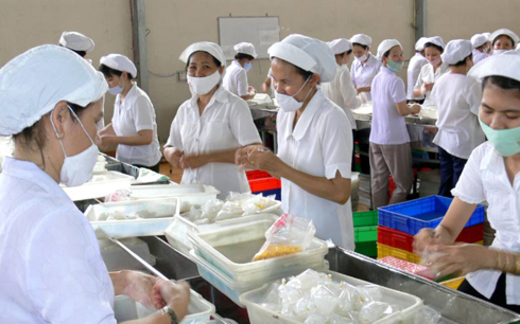 Lãi tiết kiệm rớt mạnh, doanh nghiệp vẫn kêu vốn đắt