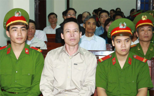 Không ai nhận đã ra lệnh phá nhà ông Vươn