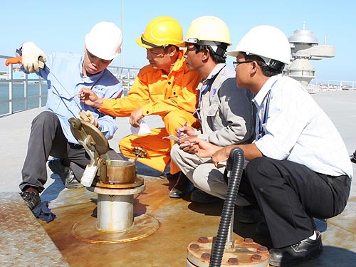 Giải phóng xăng dầu Dung Quất