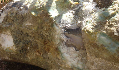 Phía sau chuyện hòn đá bị giam