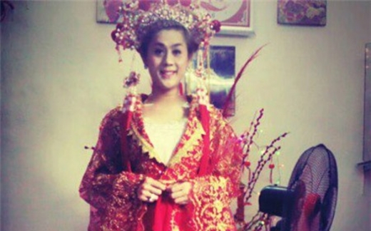 Nực cười những 'ông hoàng bà chúa' tự phong của showbiz Việt