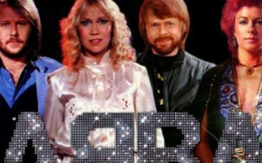 Vì sao trang phục ban nhạc ABBA lại kỳ quặc đến như vậy ?