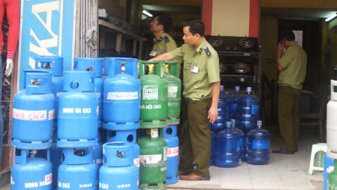 Gas tăng giá: Quản lý bất lực, dân nghèo kêu than