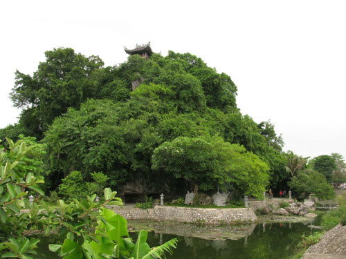 "Cãi" thánh thần: Những người đổ đốn sau khi chết