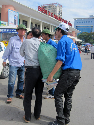 Hà Nội lại đông nghẹt trong ngày cận thi