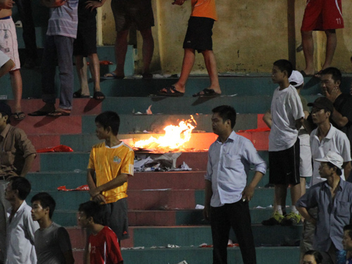 "Chẩn bệnh" bóng đá Việt Nam: Nóng nhưng chưa sạch