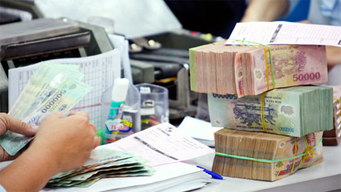 Lãi suất căng do tiền không quay lại ngân hàng