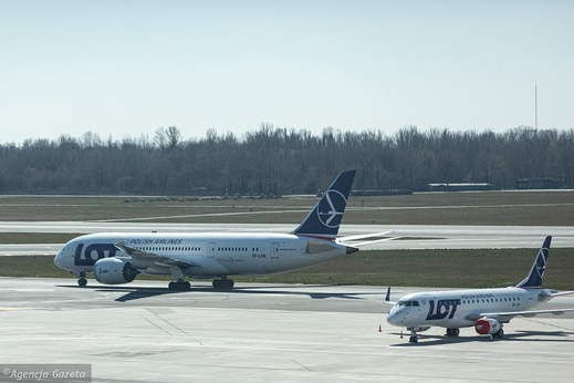 Hãng hàng không Ba Lan LOT sẽ bay đều đặn từ sân bay Okęcie lần đầu tiên sau khi có dịch coronavirusa. Đầu tiên là các chuyến bay nội địa