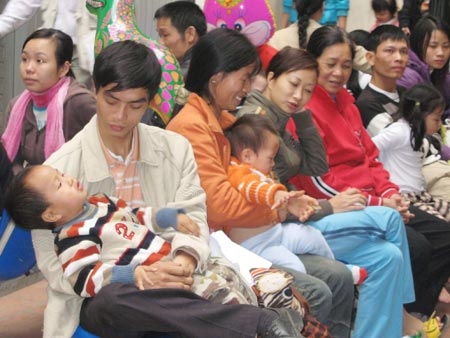 Cấp thẻ BHYT mới: Lúng túng