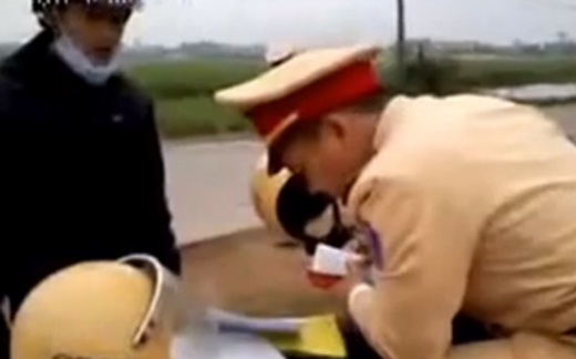 Quay phim CSGT phải xin phép: “Dư luận hiểu sai văn bản”(?)