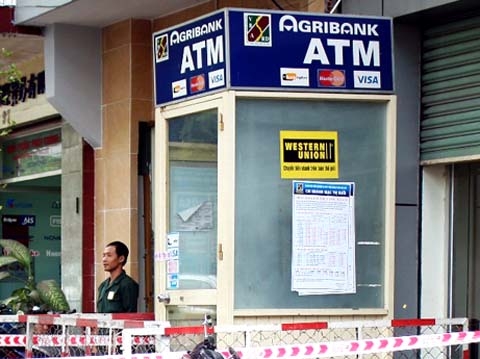 Hơn 60 máy ATM nhiễm điện bị phong tỏa