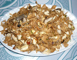 Ong rừng rang măng chua: Đậm đà hương vị núi rừng