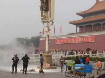 Một người TQ toan tự thiêu ở Thiên An Môn