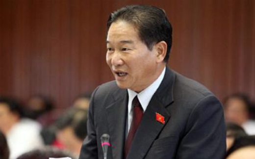 'Báo cáo kinh tế màu hồng, còn nhân dân thấy màu tối'