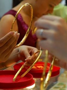 Giá vàng phá ngưỡng 30 triệu đồng