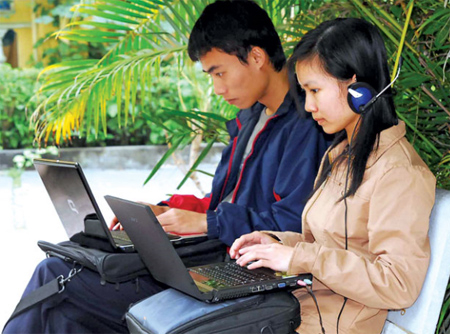 Ngôn ngữ thời @: Chấp nhận hay bài trừ