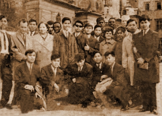 Kỷ niệm đi theo năm tháng