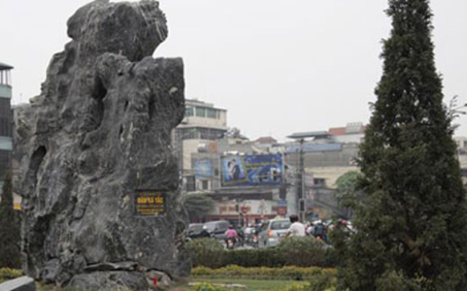 Chẳng lẽ chỉ cần có tiền và có quyền?