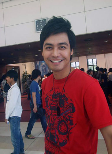 Thí sinh Hà Nội đội nắng chờ thi Idol