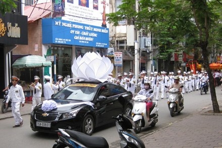 Bi hài “đám ma to”