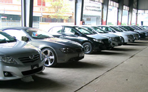 Ô tô nhập khẩu nguyên chiếc giảm giá ‘sốc’