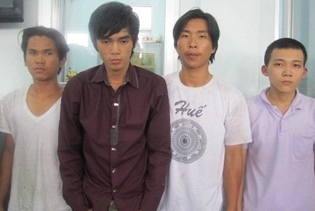 Cải trang ra phố vì sợ 'lọt vào mắt xanh' của cướp