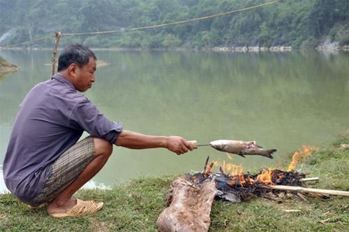 Hồ Noong - chốn "bồng lai" giữa cao nguyên đá