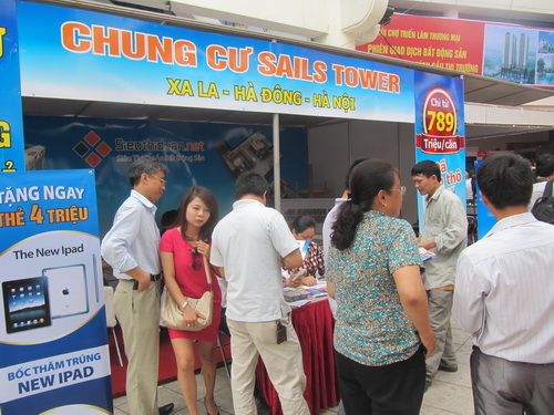 Phiên “chợ” BĐS Hà Nội: Từ giảm giá “sốc” đến khuyến mãi “khủng”