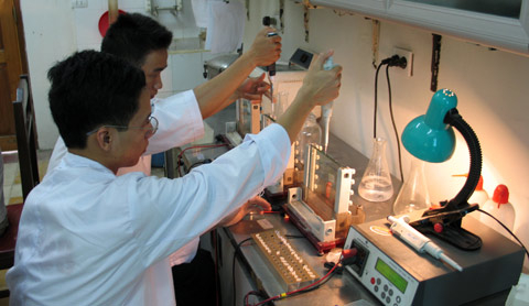 Chuyện thật khó tin ở trung tâm xét nghiệm ADN