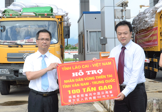 Lào Cai tặng 100 tấn gạo cho dân vùng động đất Trung Quốc