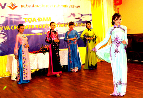 Tọa đàm giữa Ngân hàng Đầu tư, phát triển Việt Nam (BIDV) và các doanh nghiệp Việt Nam tại Ba Lan.