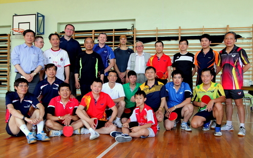 Câu lạc bộ Bóng bàn Warszawa tổ chức thi đấu nội bộ và đấu giao hữu cùng đội nhân viên quận Raszyn