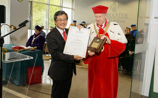 Trò chuyện cùng nguyên Đại sứ Nguyễn Hoằng