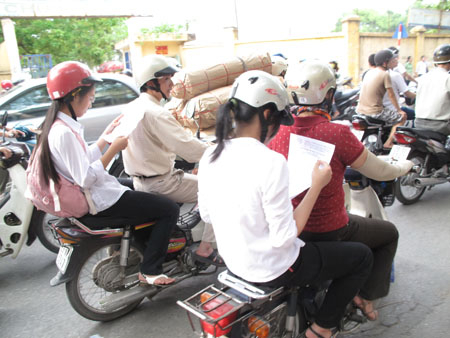 Học sinh tiếp tục làm “chuột bạch”