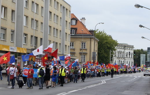 Warszawa, xuống đường biểu tình tuần hành lần hai phản đối Trung Quốc.