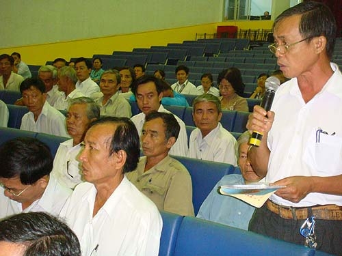 Bức xúc chuyện dân sinh