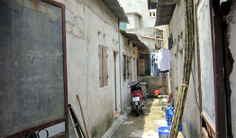 Tiền nhà đắt đỏ, bỏ lên cơ quan tá túc