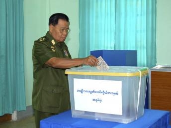 Quân đội và cựu quân nhân hiện diện đông đảo trong Quốc hội Miến Điện