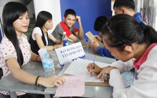 Phụ phí 'vây' sinh viên