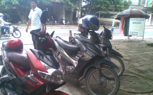 Phí đường bộ: Dân ngao ngán cảnh phí chồng phí