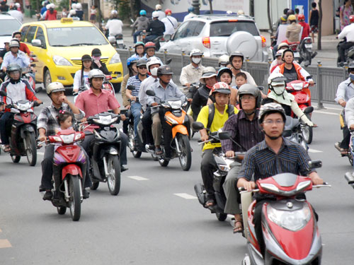 Đề xuất thu phí mô tô, xe máy: Thêm gánh nặng cho người dân