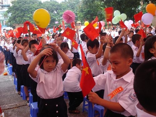 “Chạy“ vào lớp 1, “cuộc đua“ gay cấn của mẹ và con