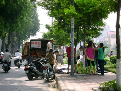 Từ LỆ làng nghĩ đến LUẬT nước