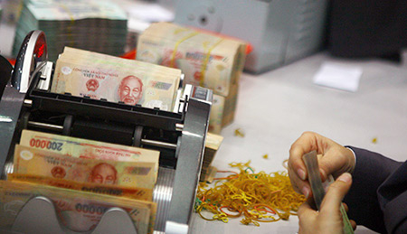 Đồng Việt Nam tăng giá và nỗi lo tín dụng USD