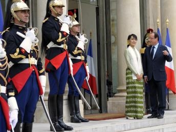 Pháp đón tiếp Aung San Suu Kyi như một nguyên thủ quốc gia