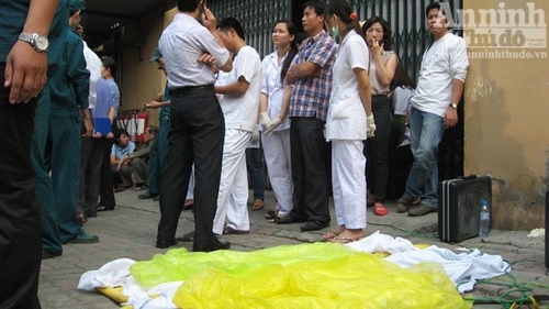 Hà Nội: Sập nhà 2 tầng, 2 em nhỏ tử vong