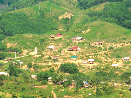 Tập tục lạ ở vùng cao: Lễ cột chỉ linh thiêng