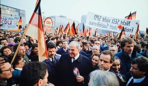 Helmut Kohl viết về sự kiện sụp đổ Bức tường Berlin